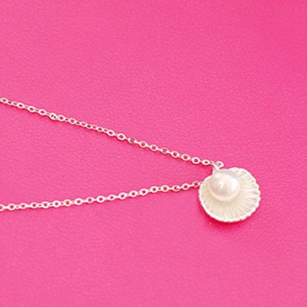 [30 OFF] Faux Pearl Shell Design Pendant Necklace Rosegal