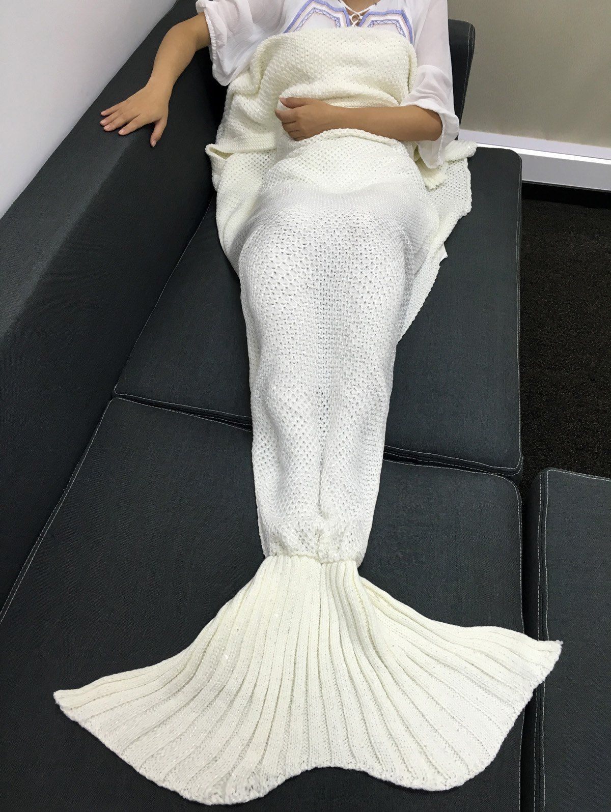 

Paillette Decor Warmth Knitted Mermaid Tail Design Blanket, White