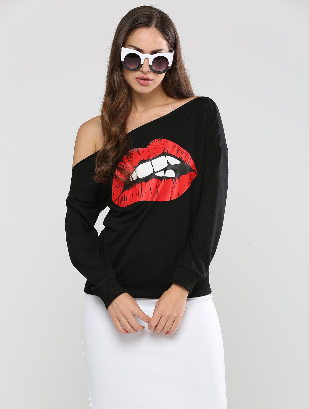 lip print sweatshirt