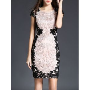 Mini robe en dentelle avec broderies