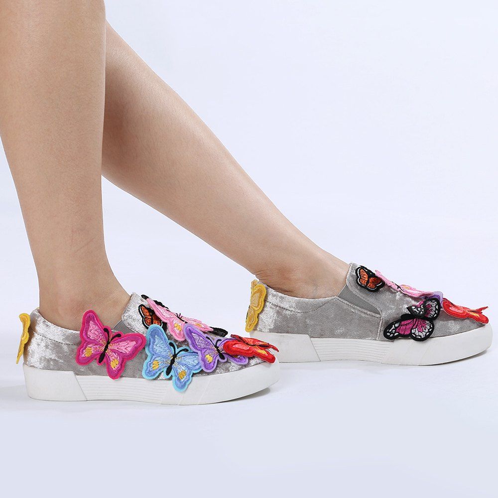 round toe sneakers