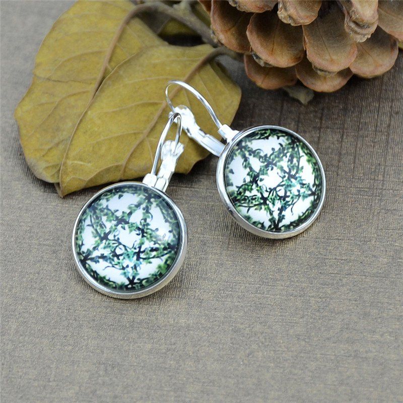 

Five Pointed Star Leaf Round Clip On Earrings, Silver