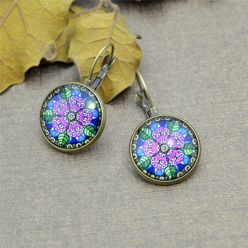 

Round Flower Pattern Clip On Earrings, Golden