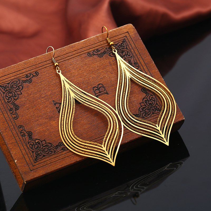 

Alloy Statement Fish Hook Earrings, Golden