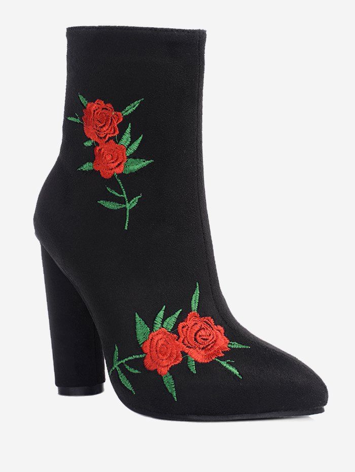 Bottes de broderie rose à la cheville  