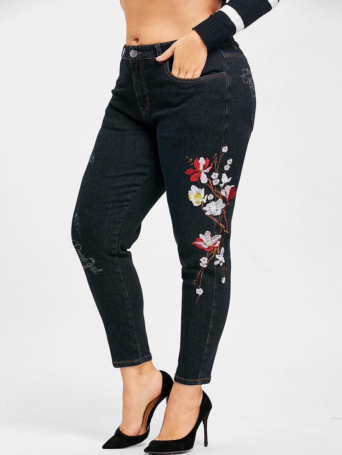 

Plus Size Floral Embroidery Jeans, Black