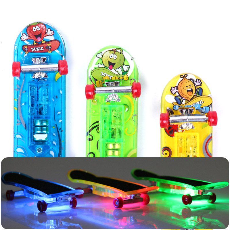

3 Pcs LED Light Mini Finger Skateboards, Colormix