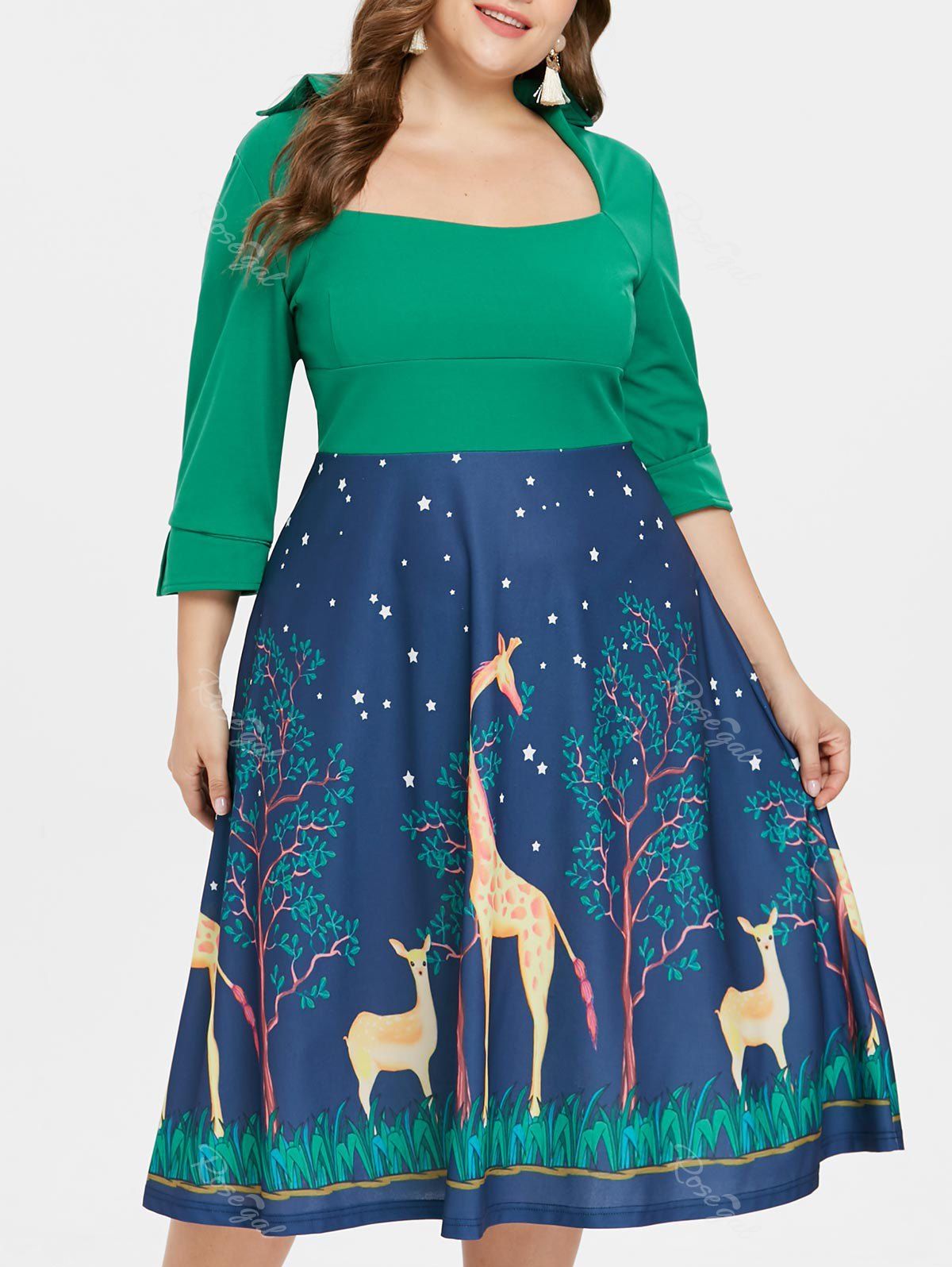 

Plus Size Graphic Flared Midi Dress, Clover green