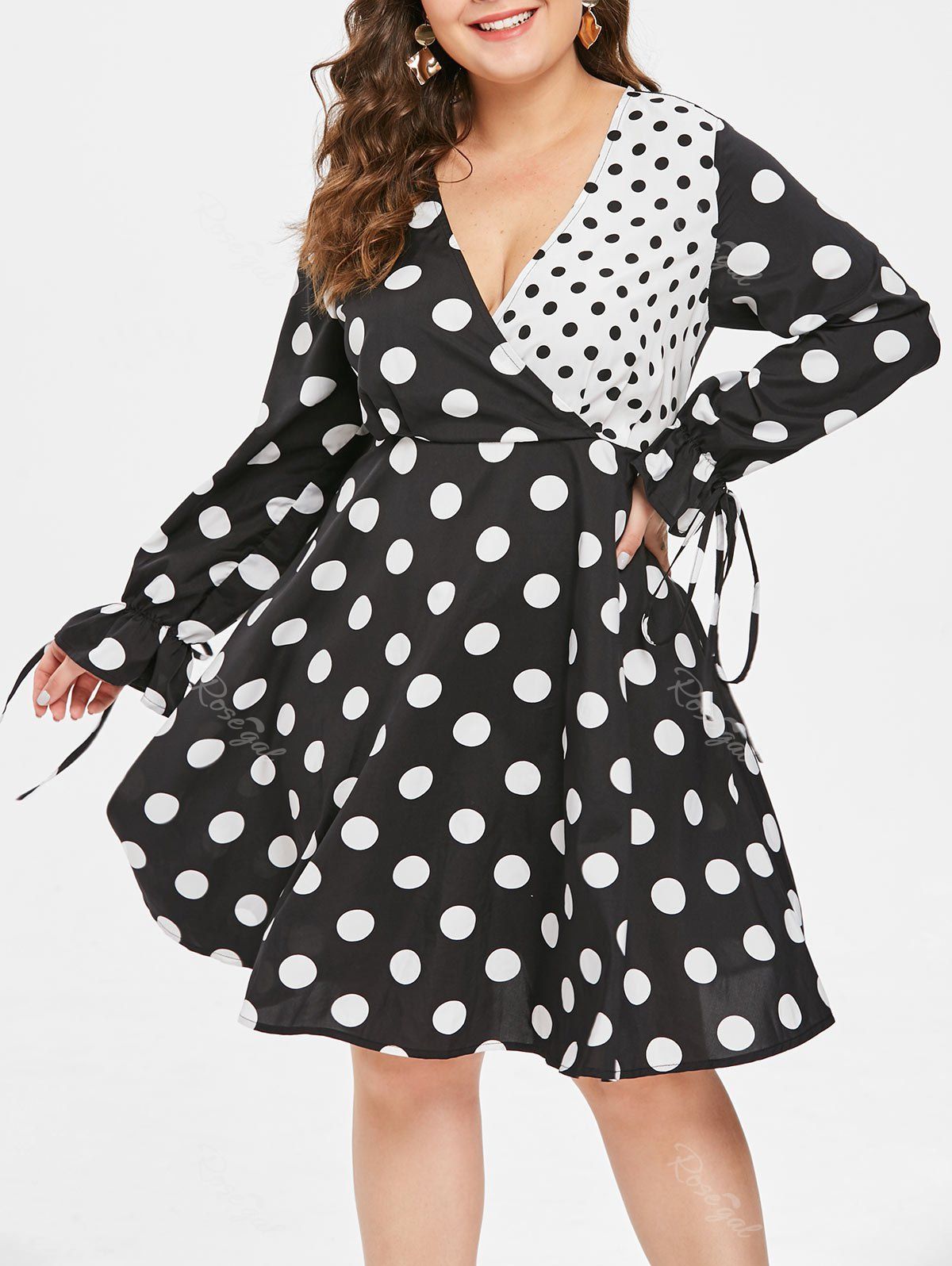 

Plus Size Polka Dot Contrast Surplice Dress, Black