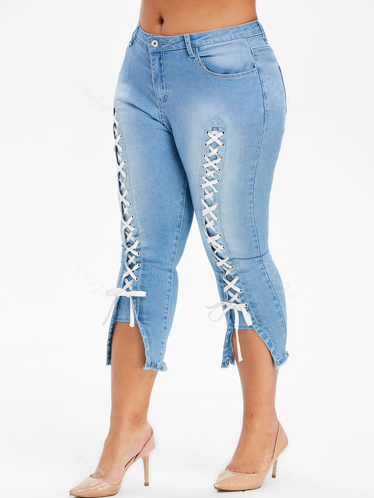 Plus Size Lace Up Capri Frayed Jeans - 1x