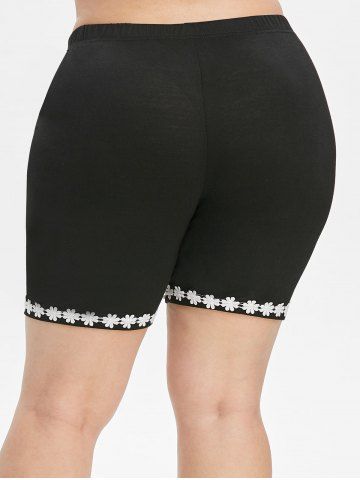 

Plus Size High Rise Lace Applique Short Leggings, Black