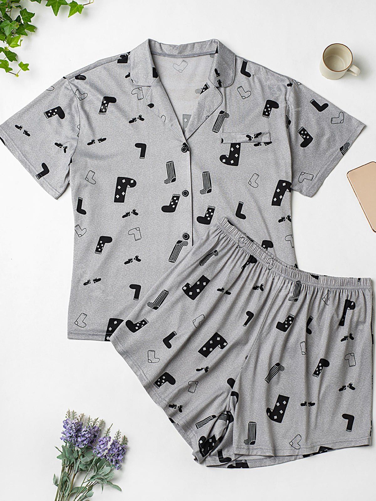 

Plus Size Cartoon Stockings Print Short PJ Set, Light gray