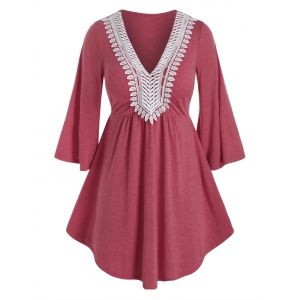 

Plus Size Applique Panel Flare Sleeve Curved Tunic Tee, Valentine red