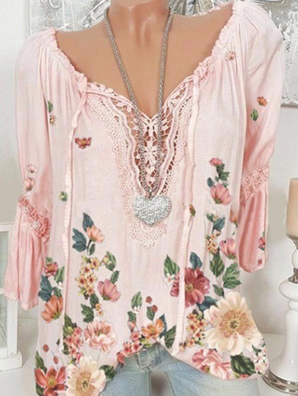 

Plus Size Bell Sleeve Lace Insert Floral Print Top, Light pink
