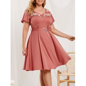 

Plus Size Floral Applique Knee Length Dress, Light pink