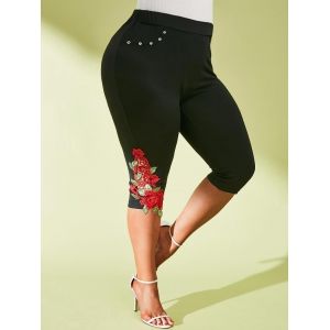 

Plus Size High Rise Floral Applique Capri Leggings, Black