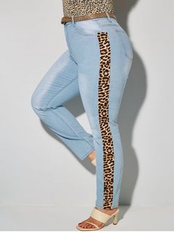 Light Wash Leopard Panel Plus Size Skinny Jeans - LIGHT BLUE - 3XL