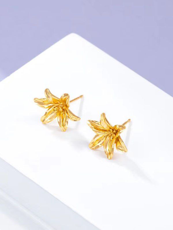 

Retro Carved Flower Gold Plated Stud Earrings, Golden