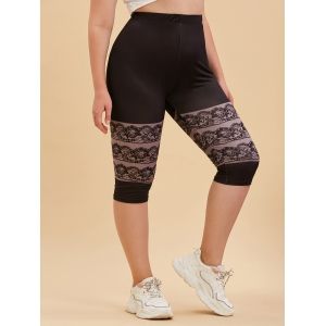 

Plus Size Floral Panel Capri Leggings, Black