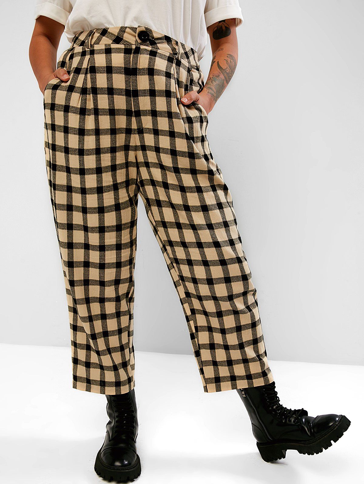 Plaid Pockets Plus Size Tapered Pants [31% OFF] | Rosegal