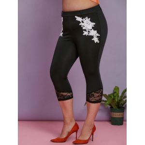 

Plus Size Lace Brim Floral Applique Capri Leggings, Black