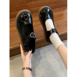 

Retro Heart Buckle Flat Bar Shoes, Mirror black