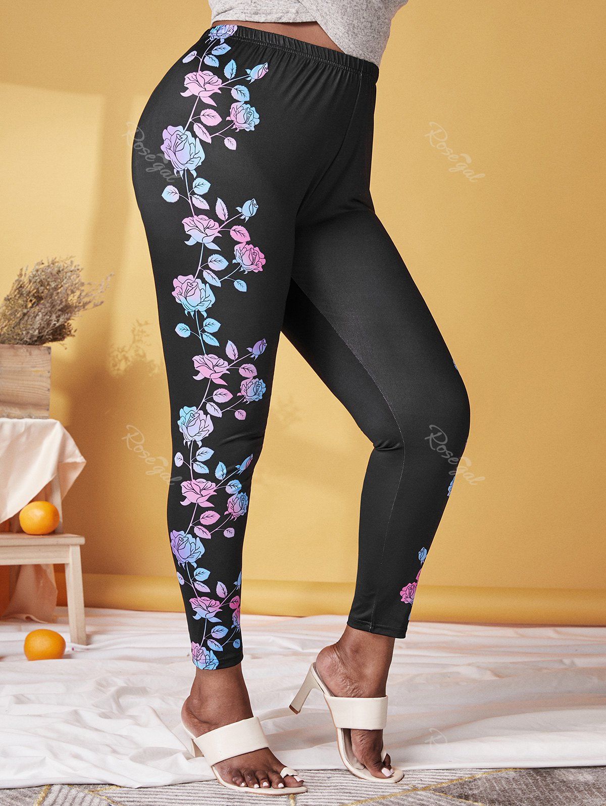 Fancy Plus Size Floral Print High Rise Leggings  