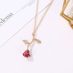 Trendy Red Rose Alloy Pendant Necklace - GOLDEN