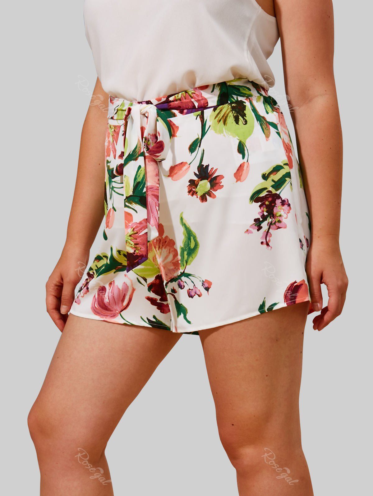 Affordable Plus Size & Curve Flower Print Belted Loose Shorts  