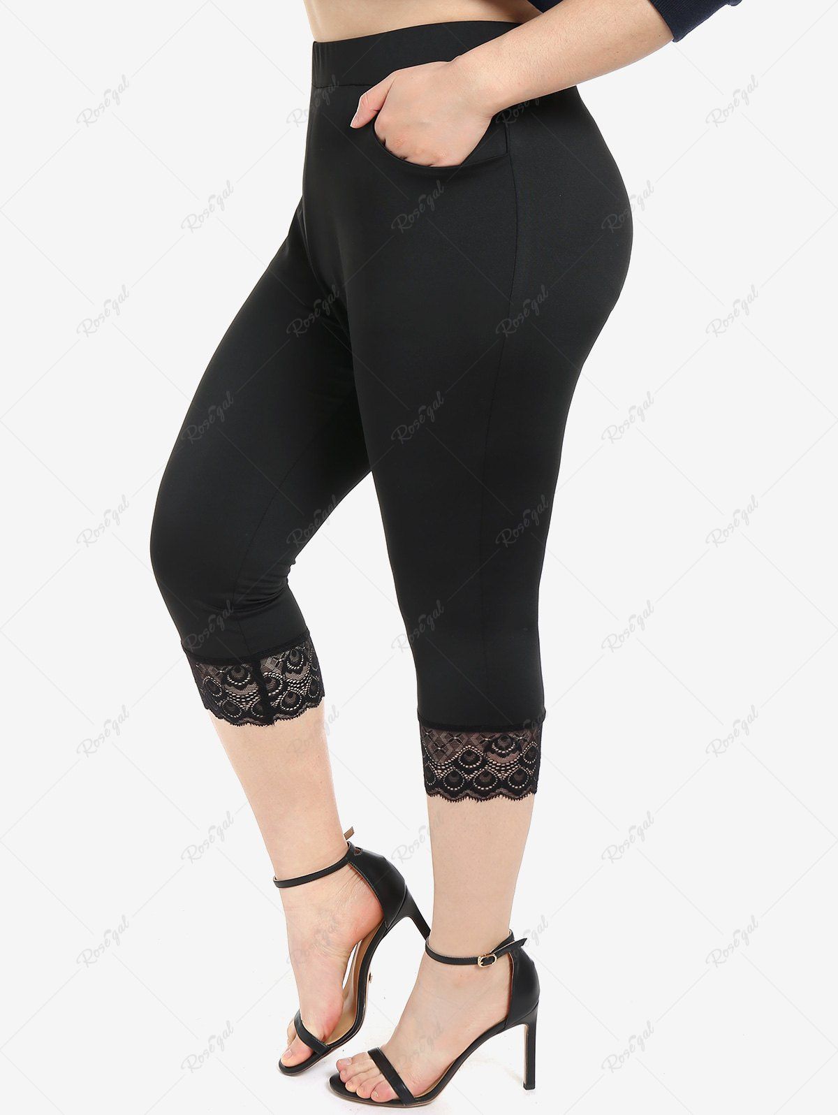 Cheap Plus Size Lace Trim Capri Leggings with Pocket  