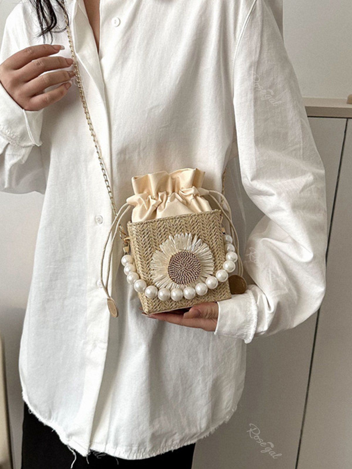 Store Faux Pearl Chain Strap Daisy Straw Bucket Bag  