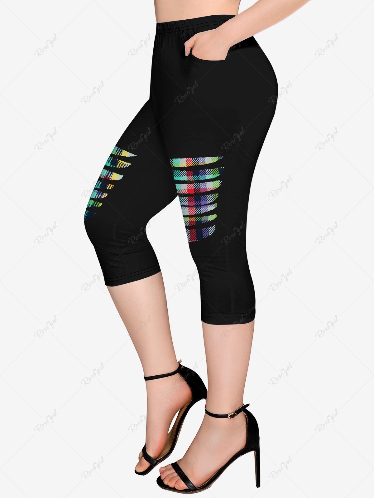 Affordable Plus Size 3D Ripped Plaid Print Pockets Capri Leggings  
