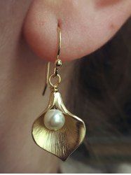 Boucles D'Oreilles Pendantes en Forme de Fleur avec Fausse Perle - d'or 