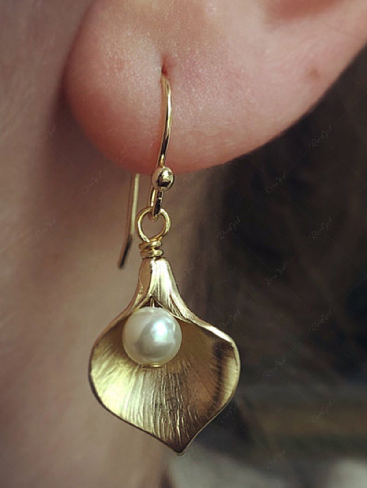 Boucles D'Oreilles Pendantes en Forme de Fleur avec Fausse Perle d'or 