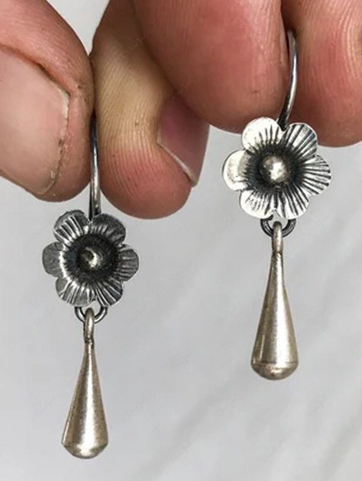Store Vintage Flower Drop Earrings  