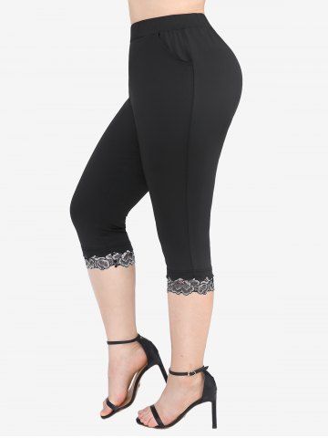 Plus Size Floral Lace Trim Pocket Patchwork Capri Leggings - BLACK - 1X | US 14-16
