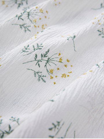 Plus Size Floral Printed Laser Cut Scalloped Buckle Keyhole Heart Crochet Sleeve Top