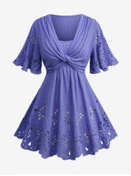 Plus Size Twist Floral Hollow Out Plisse Top - Pourpre  L | US 12