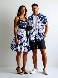 Tenue de plage hawaïenne assortie grande taille à imprimé feuilles tropicales et fleurs d'hibiscus pour couples - Bleu profond 