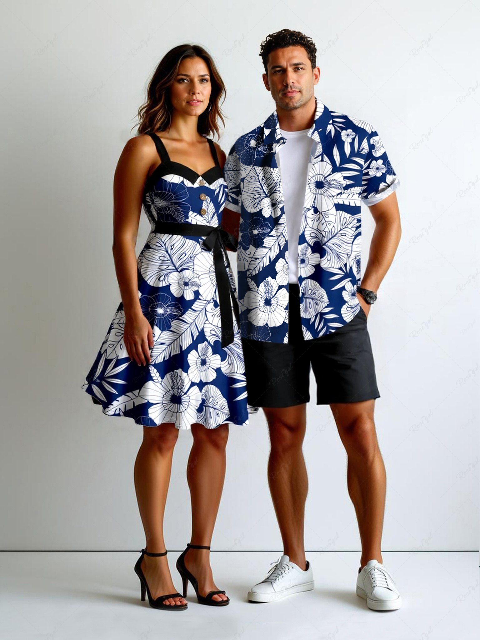 Tenue de plage hawaïenne assortie grande taille à imprimé feuilles tropicales et fleurs d'hibiscus pour couples Bleu profond 