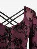 Robe grande taille à fleurs, laçage, volants, manches évasées, asymétrique et décolleté en V avec empiècement croisé. - Rouge foncé 3X | US 22-24