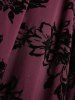 Robe grande taille à fleurs, laçage, volants, manches évasées, asymétrique et décolleté en V avec empiècement croisé. - Rouge foncé 4X | US 26-28
