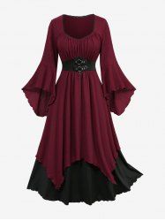 Robe grande taille bicolore texturée à ceinture et manches évasées, coupe trapèze, manches superposées - Rouge foncé 1X | US 14-16