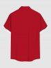 Chemise à poches boutonnées grande taille pour homme, imprimée de lumières de Noël et de motifs d'élans. - Rouge 6XL