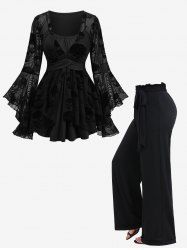 Ensemble grande taille composé d'un haut à manches évasées et d'un pantalon à jambes larges, orné de dentelle floquée et de têtes de mort. - Noir 