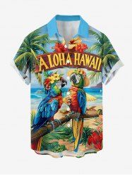 Chemise hawaïenne grande taille pour homme, ornée de fleurs d'hibiscus, de feuilles et d'un imprimé paysage marin, avec boutons et poche. Motif perroquets, hibiscus et fleurs. - Bleu L