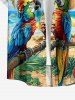 Chemise hawaïenne grande taille pour homme, ornée de fleurs d'hibiscus, de feuilles et d'un imprimé paysage marin, avec boutons et poche. Motif perroquets, hibiscus et fleurs. - Bleu L