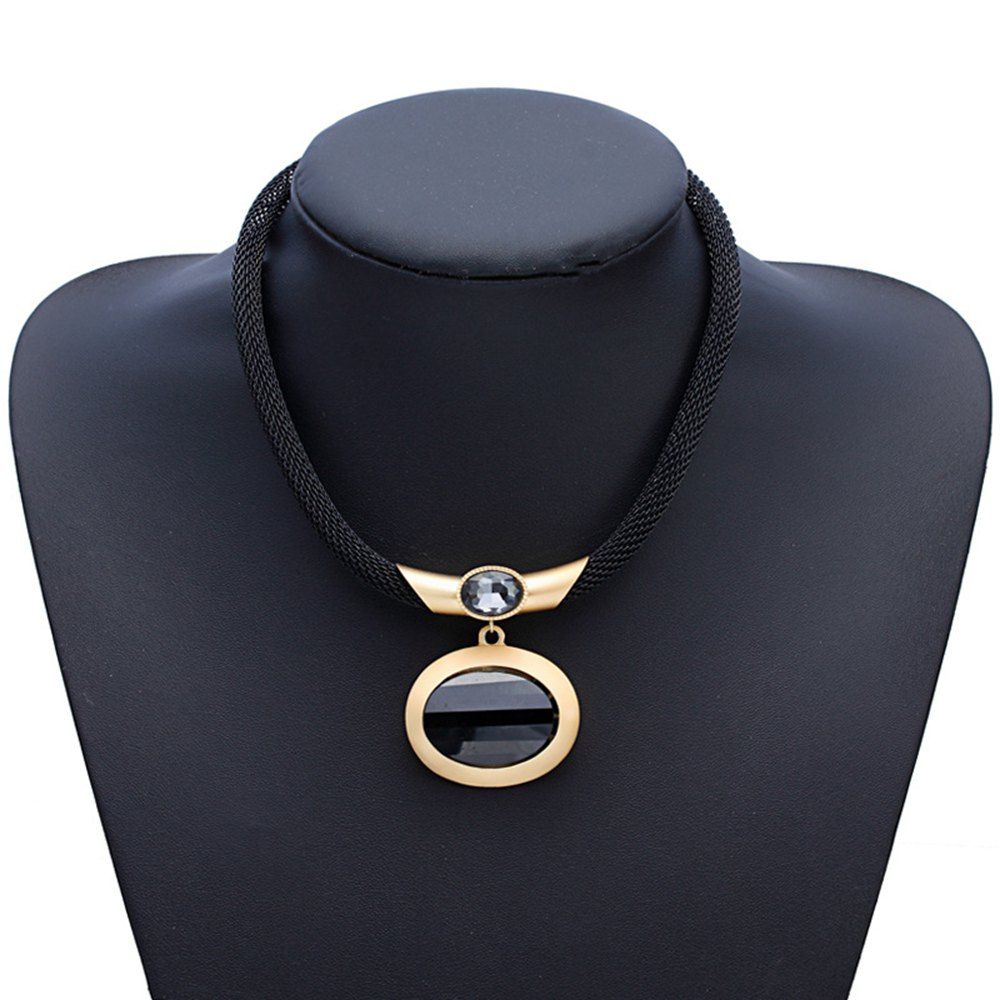 choker necklace with diamond pendant