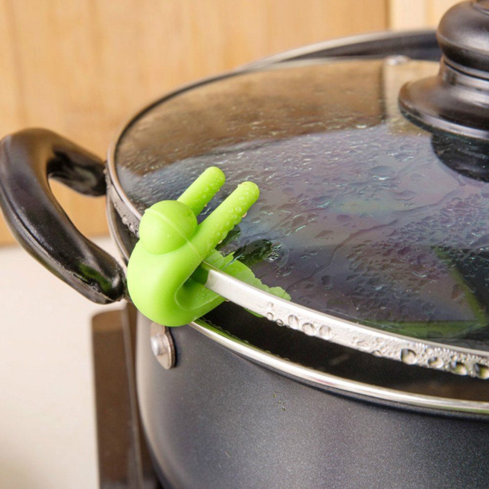 

2Pcs Creative Little Shaped Silicone Spill-proof Raising Pot Cover Cooking Anti-overflowing Tools Cell Phone Holder, Green