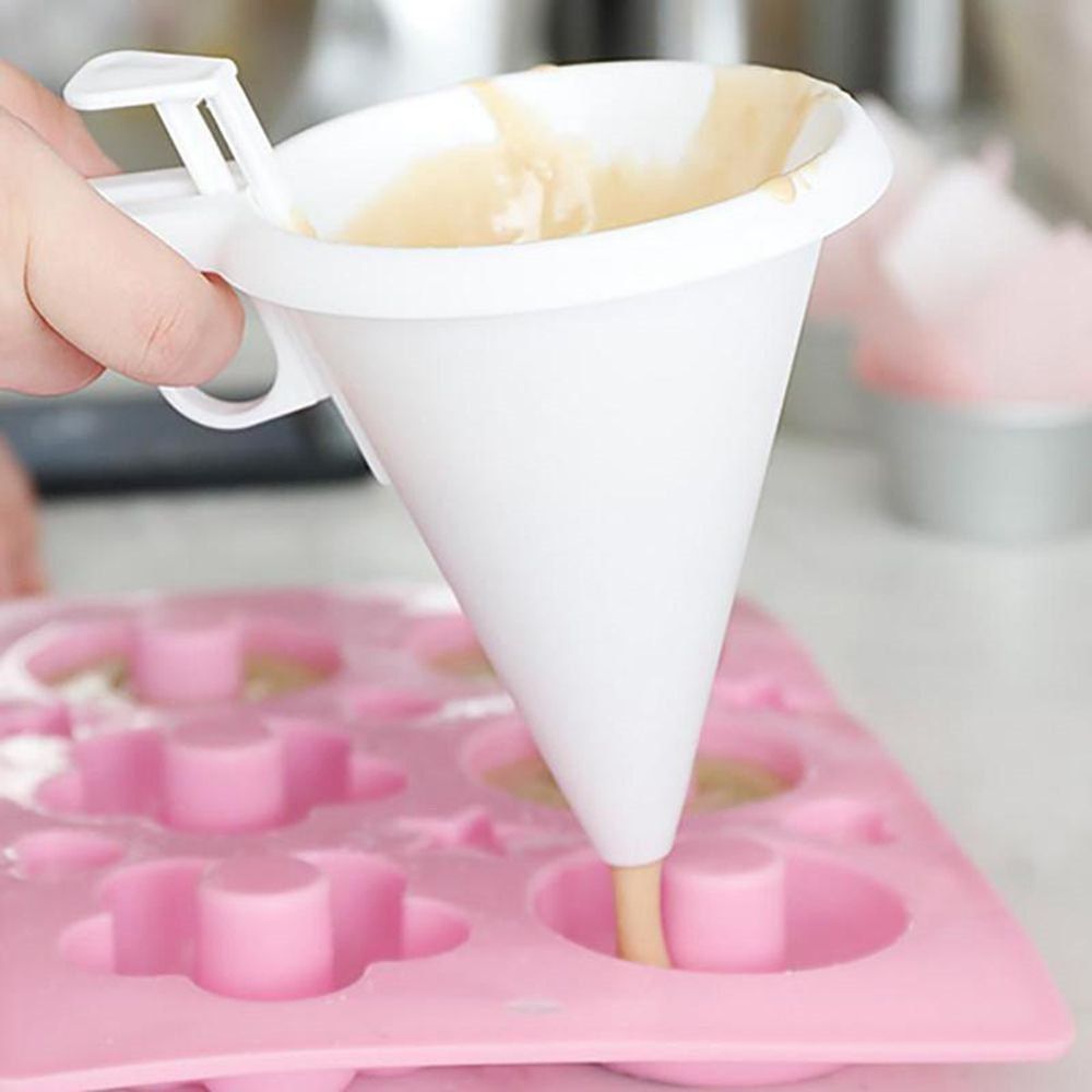 

Adjustable Icing Candy Funnel Chocolate Pastry Mold Batter Dispenser, White